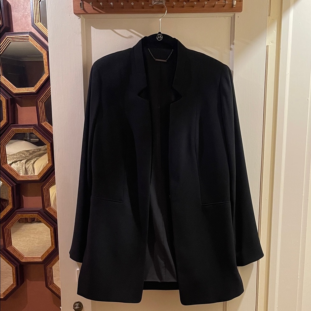 Elie Tahari Elegant Black Blazer. Size 12.  Velvet on edge of collar.
